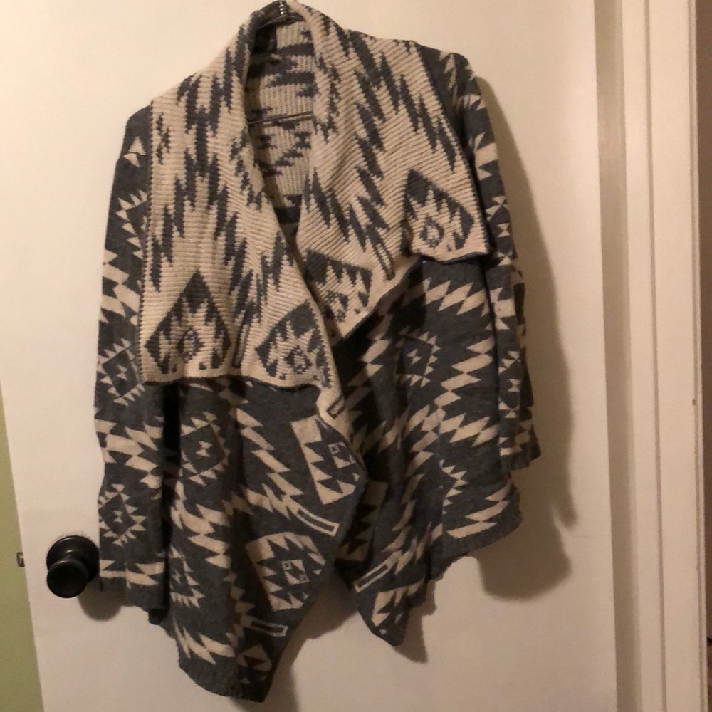 Aztec print Grey and cream sweater